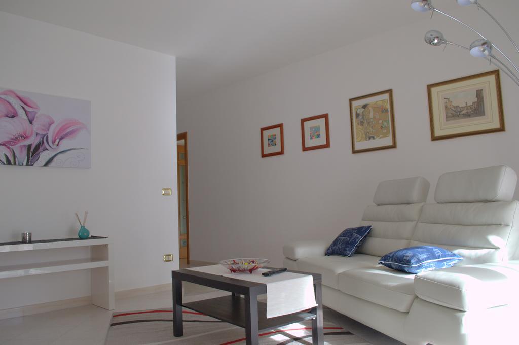 Apartamento Casa Vacanze La Rocca Matera Habitación foto